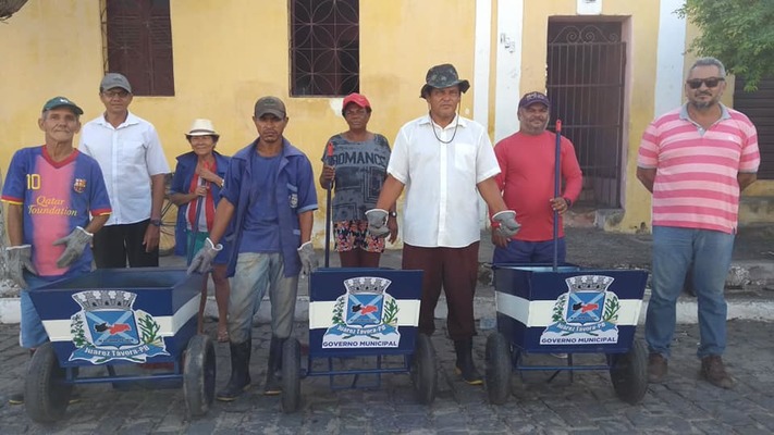 Secretaria de Infraestrutura de Juarez Távora faz entrega de instrumentos para auxílio na limpeza do município.