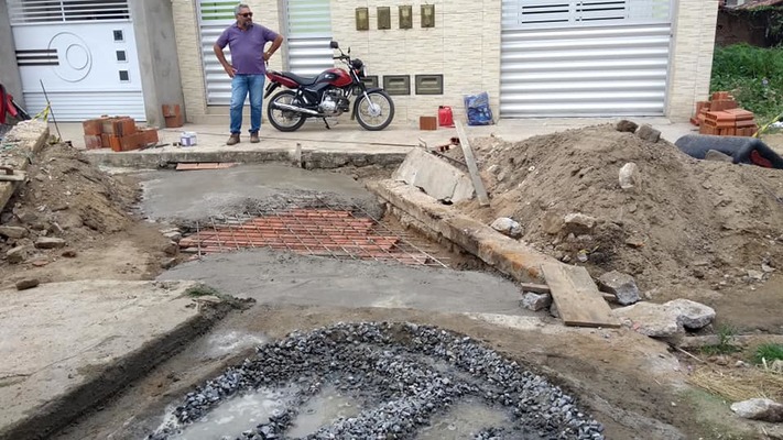 Secretaria de Infraestrutura de Juarez Távora reconstrói bueiro no Bairro do Ginásio.