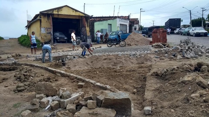 Secretaria de Infraestrutura de Juarez Távora segue o plano de recuperação de calçamento do município.