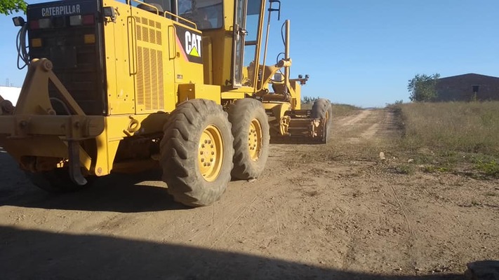 Prefeitura Municipal de Juarez Távora realiza o serviço de terraplanagem no Loteamento Frei Damião.