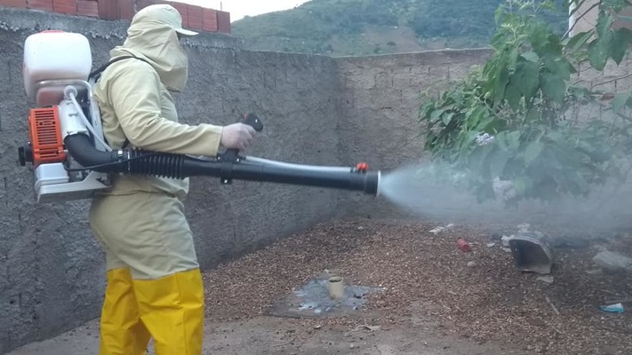 Secretaria Municipal de Saúde de Juarez Távora inicia pulverização em áreas de risco para combater o Aedes Aegypti, transmissor da Dengue, Zika e Chikungunia.