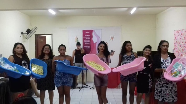 O CRAS de Juarez Távora realiza entrega de kits enxovais para gestantes em comemoração ao Dia das Mães.