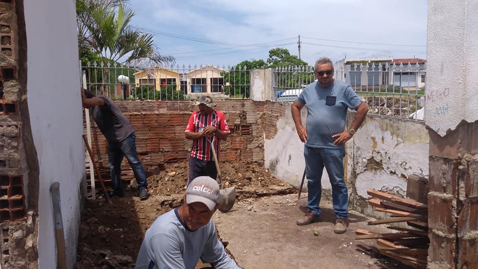  Secretário de Infraestrutura Valdir Justino e equipe técnica acompanham o andamento da obra do Posto de Saúde Manoel Francisco Monteiro.