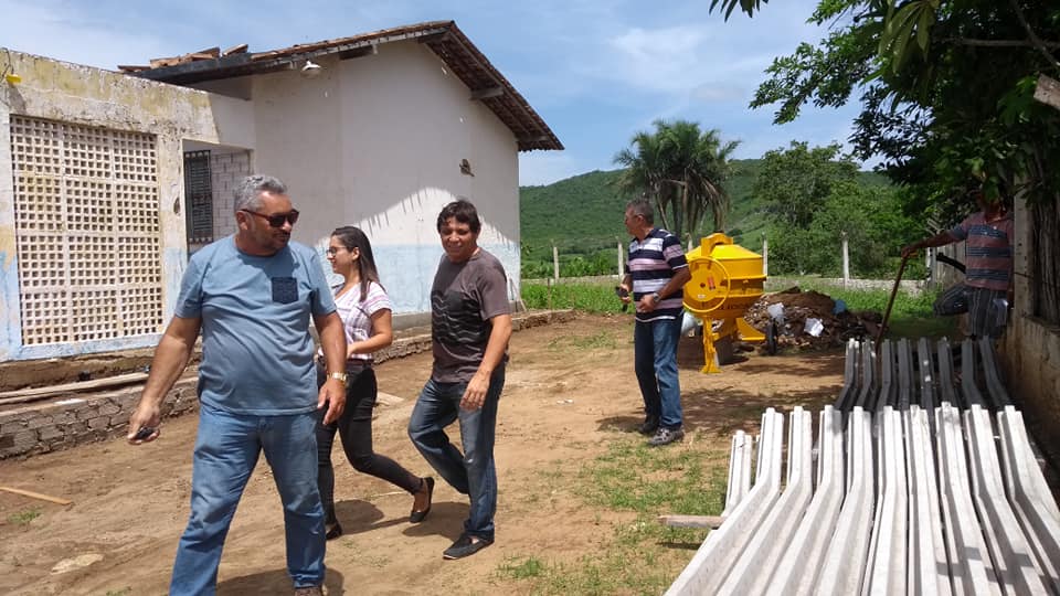 A Prefeitura Municipal de Juarez Távora inicia a reforma e ampliação da Escola Olival Belarmino no Sítio Quirino.