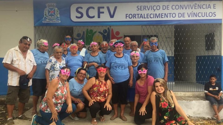 O Serviço de Convivência e Fortalecimento de Vínculos (SCFV) de Juarez Távora realiza baile carnavalesco para idosos e adolescentes.