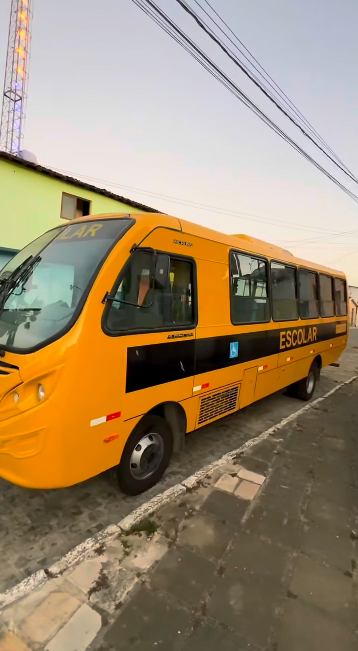 Prefeitura adquire ônibus escolar 0 km para reforçar transporte dos alunos da rede municipal